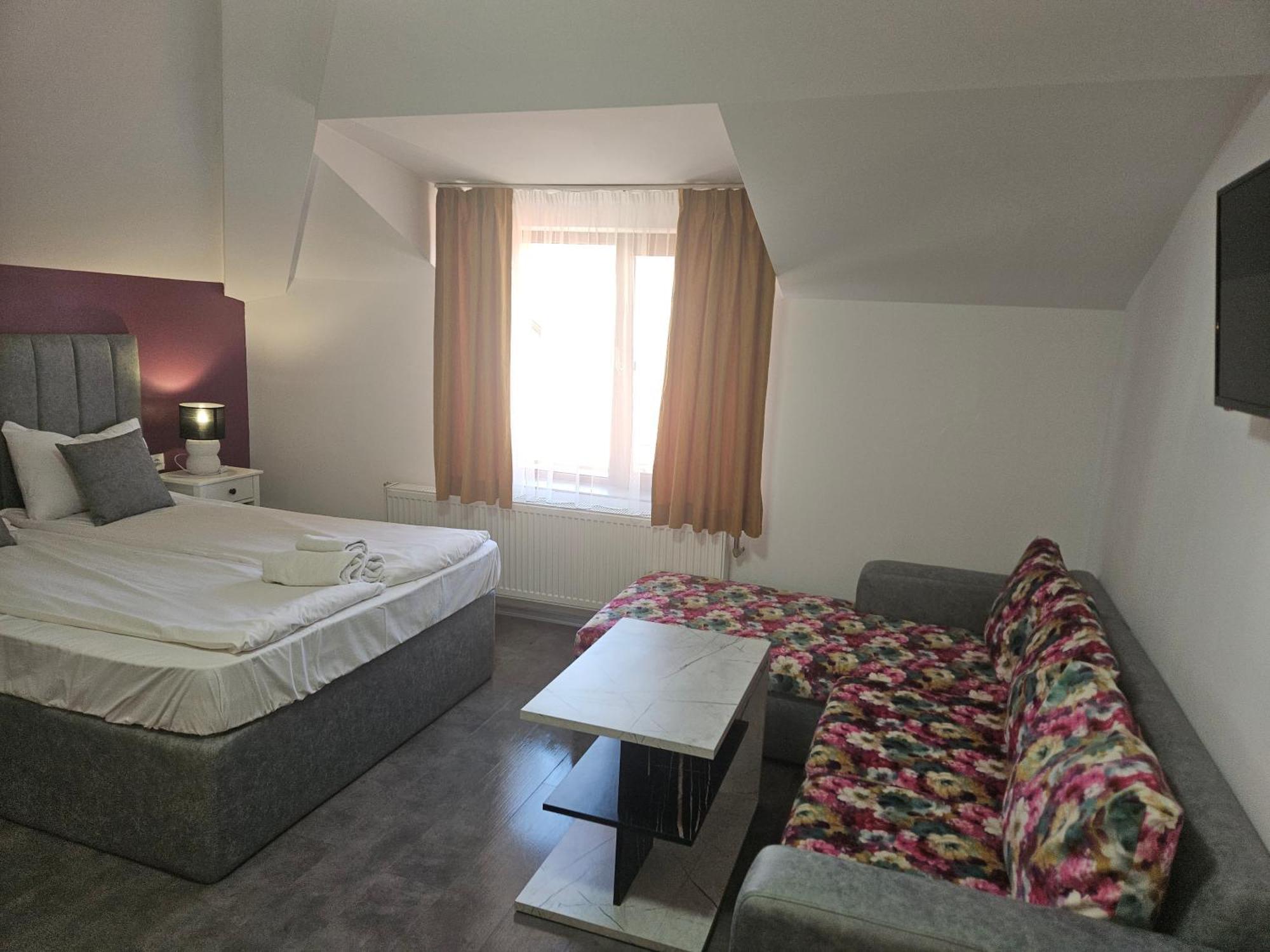Priyateli - Friends Hotel เวลีคอเทอร์โนโว ภายนอก รูปภาพ