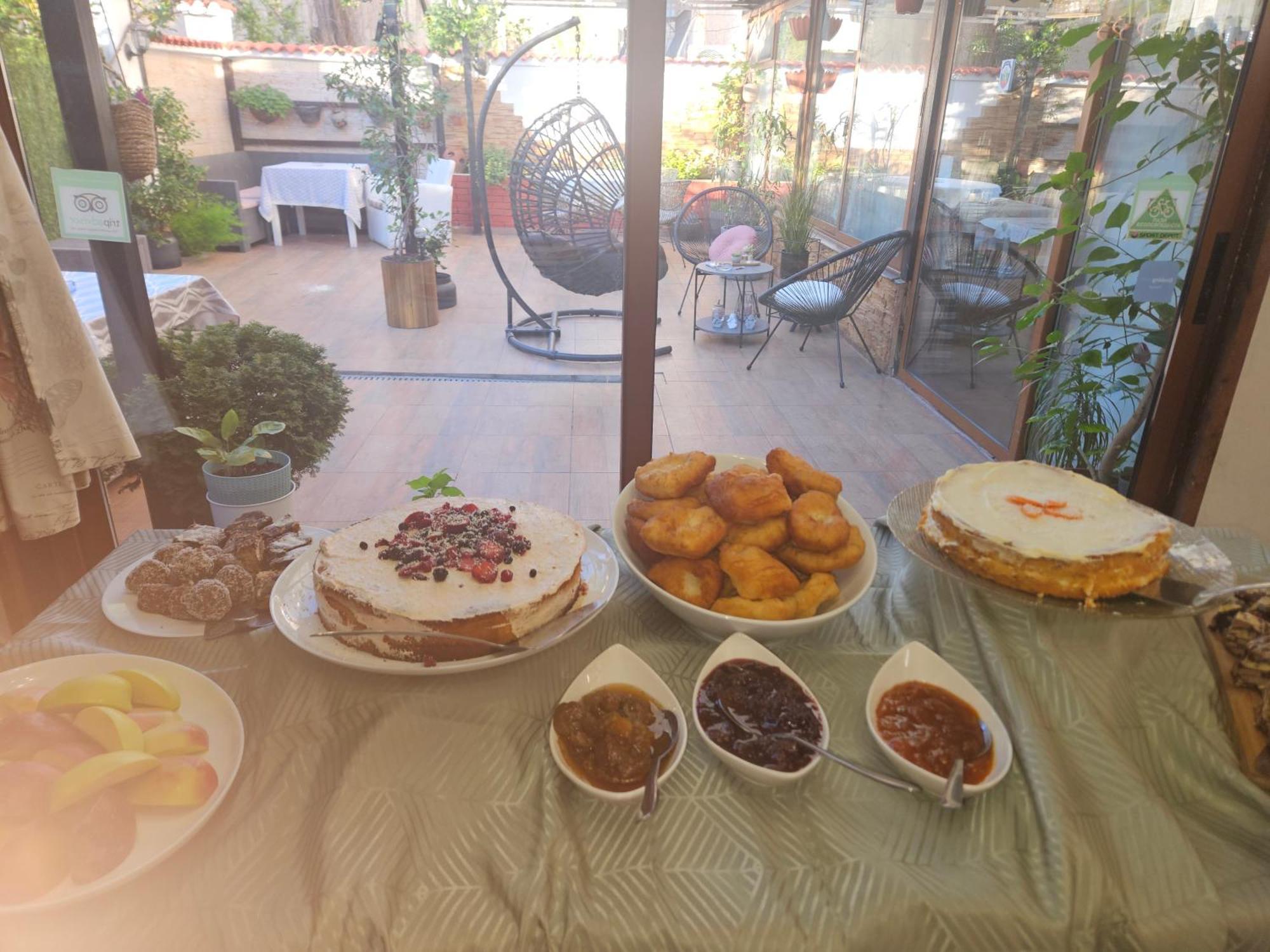 Priyateli - Friends Hotel เวลีคอเทอร์โนโว ภายนอก รูปภาพ