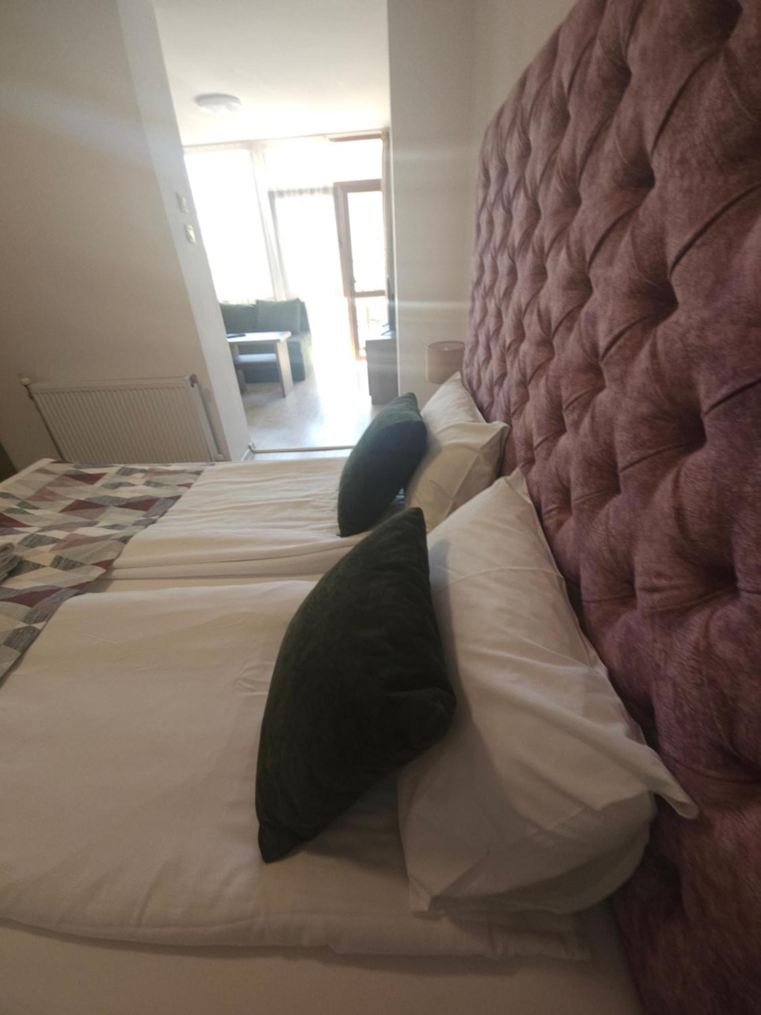 Priyateli - Friends Hotel เวลีคอเทอร์โนโว ภายนอก รูปภาพ