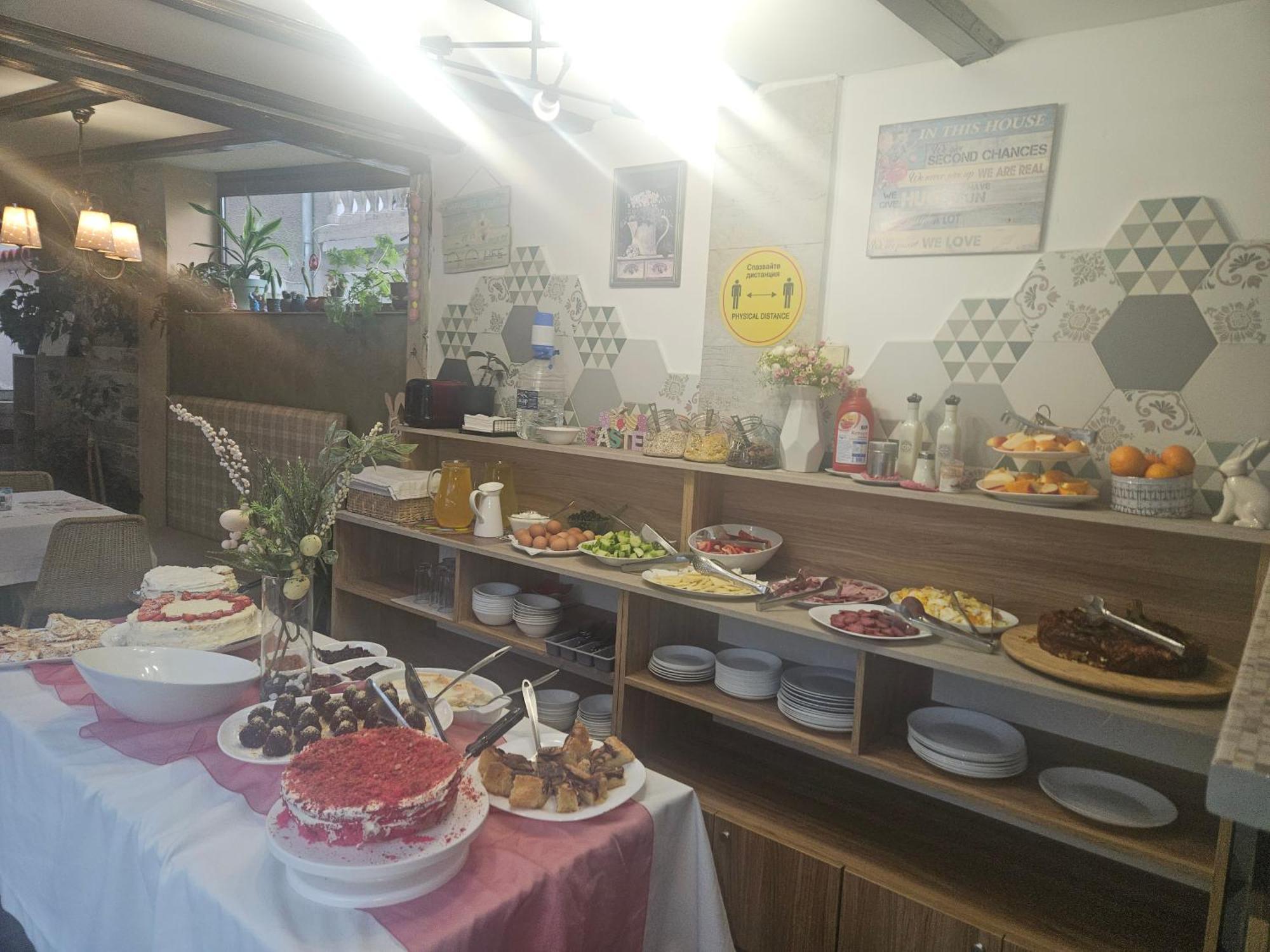 Priyateli - Friends Hotel เวลีคอเทอร์โนโว ภายนอก รูปภาพ